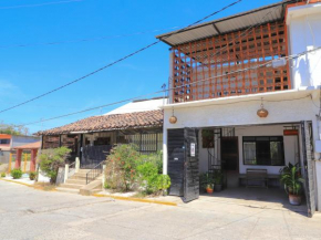  BM Zihua Casa de Huéspedes  Икстапа-Сиуатанехо